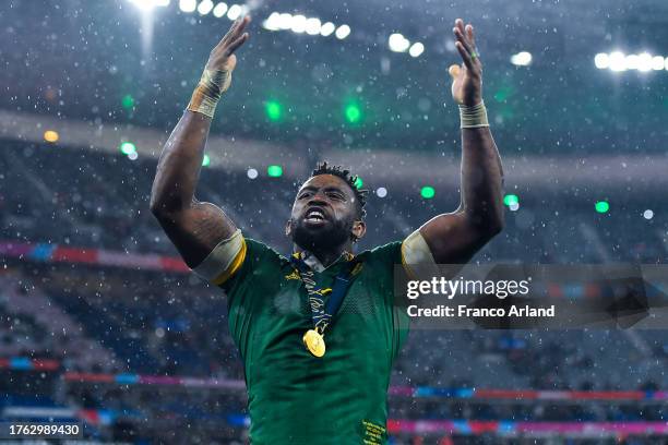 Siya Kolisi of South Africa celebrates at full-time after their team's victory during the Rugby World Cup France 2023 Gold Final match between New...