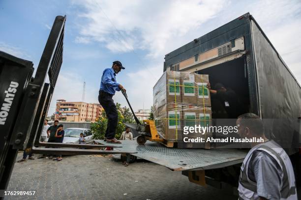 Distribution of medical aid and medicines to Nasser Medical Hospital in the city of Khan Yunis, south of the Gaza Strip, which recently arrived...
