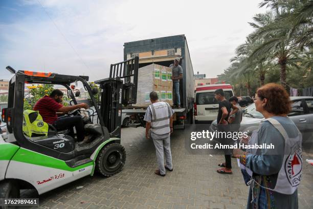 Distribution of medical aid and medicines to Nasser Medical Hospital in the city of Khan Yunis, south of the Gaza Strip, which recently arrived...