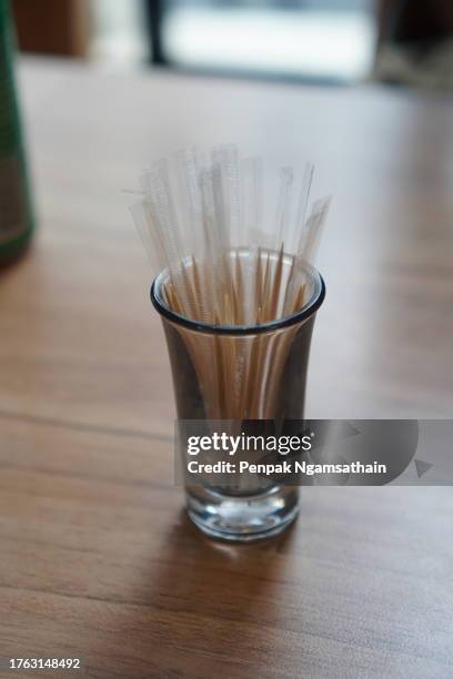 toothpick in plastic bag - pick tooth photos et images de collection
