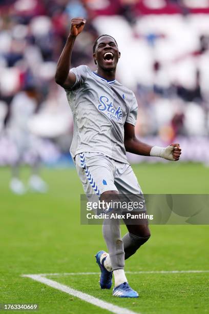 Amadou Onana of Everton celebrates after the team's victory in the Premier League match between West Ham United and Everton FC at London Stadium on...