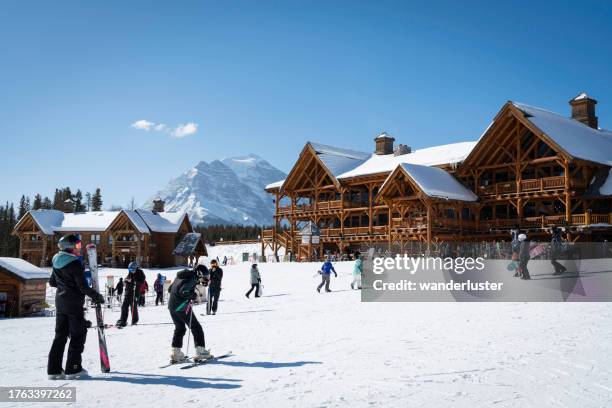 lake louise ski resort - lake louise stockfoto's en -beelden