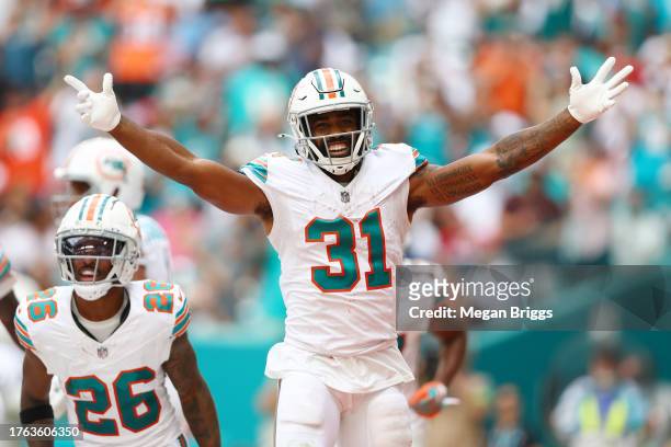 Raheem Mostert of the Miami Dolphins celebrates after his rushing touchdown during the third quarter against the New England Patriots at Hard Rock...