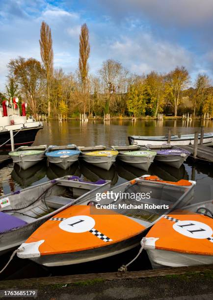 pleasure boats for hire in henley-on-thames - henley on thames stock pictures, royalty-free photos & images