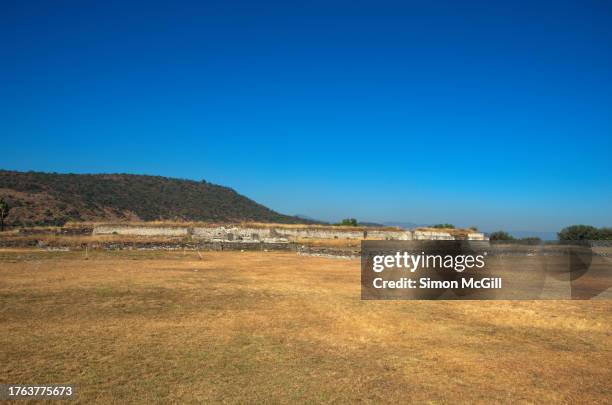 tula archaeological site, tula, hidalgo, mexico - tzompantli fotografías e imágenes de stock