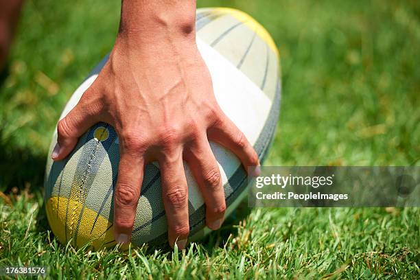 faire une pause - ballon de rugby photos et images de collection