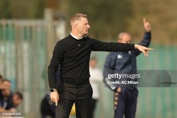 Ignazio Abate manager of AC Milan U19 gestures dunring the match between Empoli U19 and AC Milan U19 - Primavera 1 on November 4, 2023 in Empoli,...