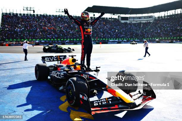 Car Racing Winner 154,898 F1 Celebration Stock Photos, High-Res Pictures, and Images ...