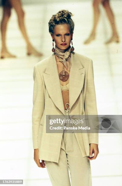 Giorgio Armani Spring 1995 Ready to Wear Runway Show