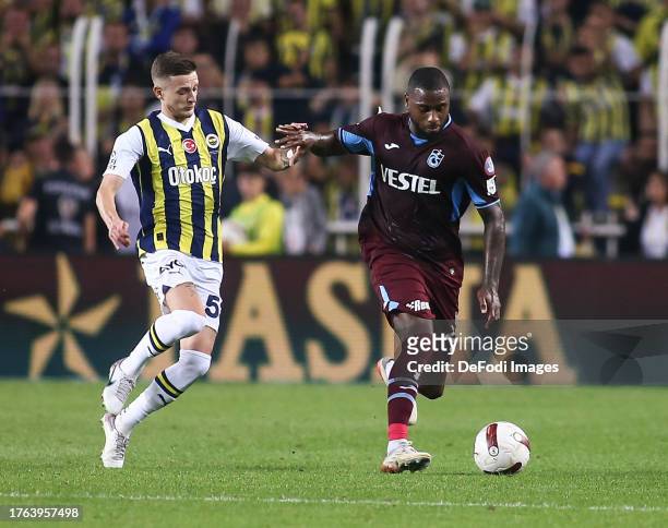 Stefano Denswil of Trabzonspor controls the ball during the Turkish Super League match between Fenerbahce and Trabzonspor on November 4, 2023 in...