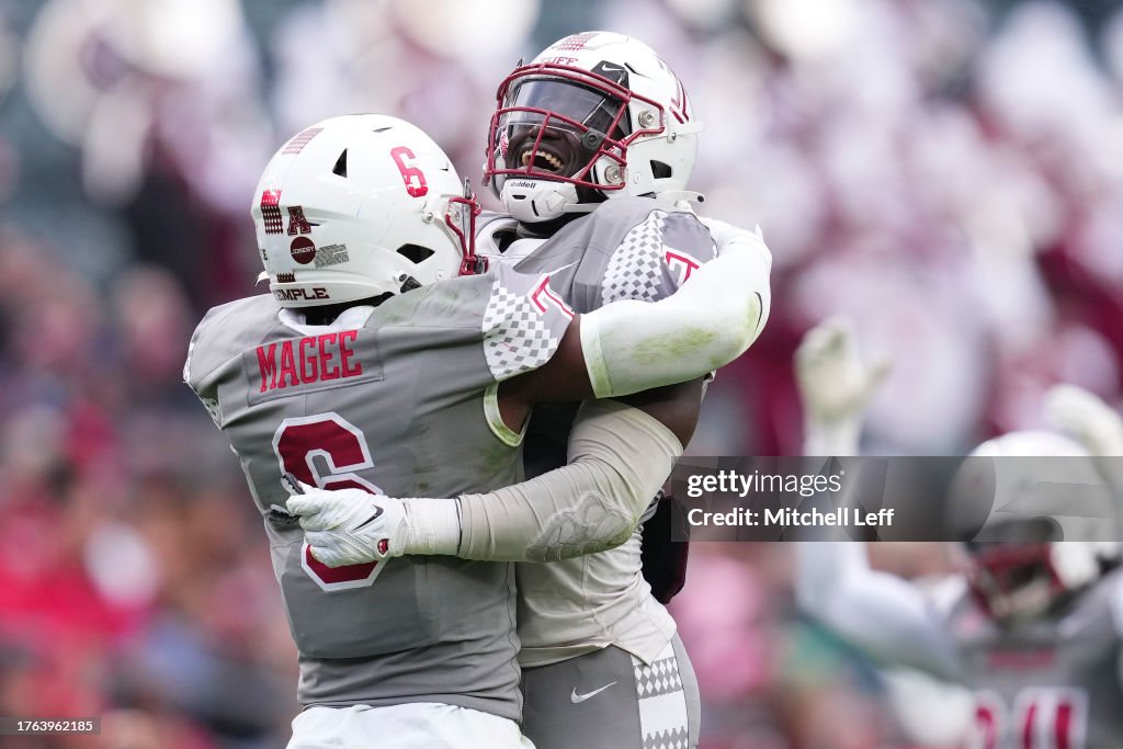 Jordan Magee of the Temple Owls celebrates with Yvandy Rigby after a ...