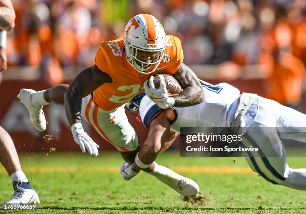 Tennessee Volunteers running back Cameron Seldon runs the ball during the college football game between the Tennessee Volunteers and the Connecticut...