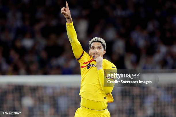 Ronald Araujo of FC Barcelona celebrates 0-1 during the LaLiga EA Sports match between Real Sociedad v FC Barcelona at the Reale Arena Stadium on...