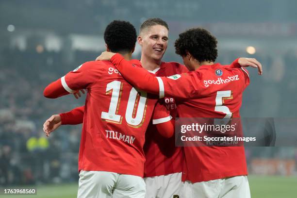 Malik Tillman of PSV celebrates 0-3 with Joey Veerman of PSV, Andre Ramalho of PSV during the Dutch Eredivisie match between Heracles Almelo v PSV at...