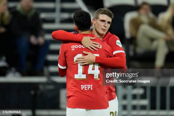 Guus Til of PSV celebrates 0-5 with Ricardo Pepi of PSV during the Dutch Eredivisie match between Heracles Almelo v PSV at the Polman Stadium on...