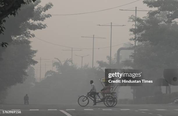 Thick smog engulfed India's capital New Delhi on Saturday as air pollution worsened with the setting of winter, shooting up concentrations of fine...