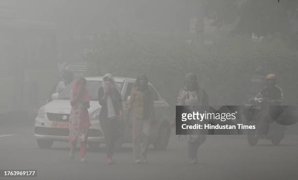 Thick smog engulfed India's capital New Delhi on Saturday as air pollution worsened with the setting of winter, shooting up concentrations of fine...