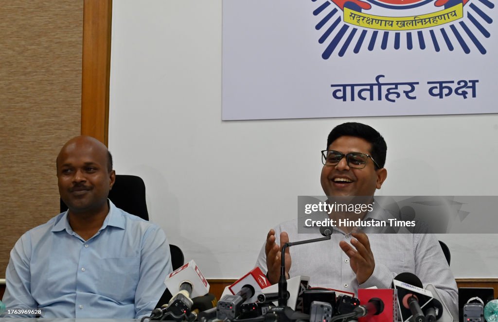 Dcp Riti Raj DCP Raj Tilak Roshan along with Mumbai police personnel addressing ...