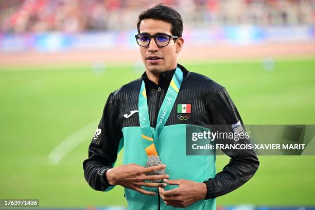 Mexico's Jesus Tonatiu Lopez stands on the podium with his silver medal in the men's 800m final of the Pan American Games Santiago 2023 at the...