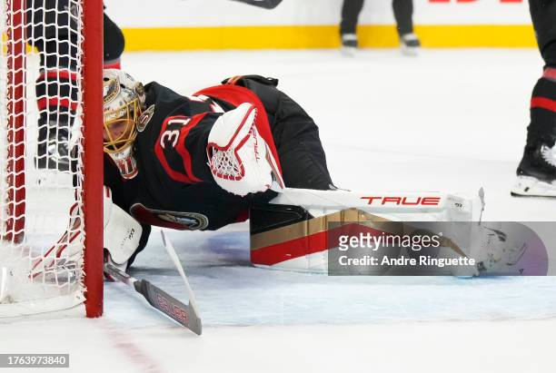 Anton Forsberg of the Ottawa Senators stretches out to make a save against the the Tampa Bay Lightning at Canadian Tire Centre on November 4, 2023 in...