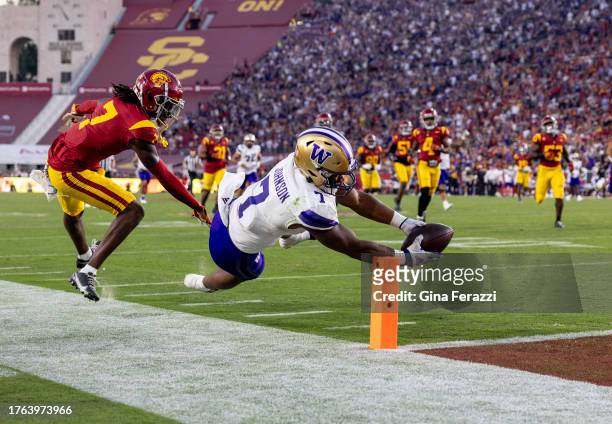 Washington Huskies running back Dillon Johnson scores on a 52-yard-run against USC Trojans safety Calen Bullock in the second quarter at the L.A....