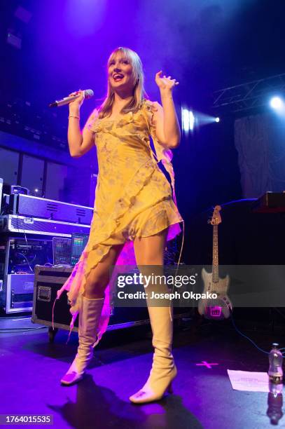 Ray Concert O2 210 Gretta Ray Photos & High Res Pictures - Getty Images