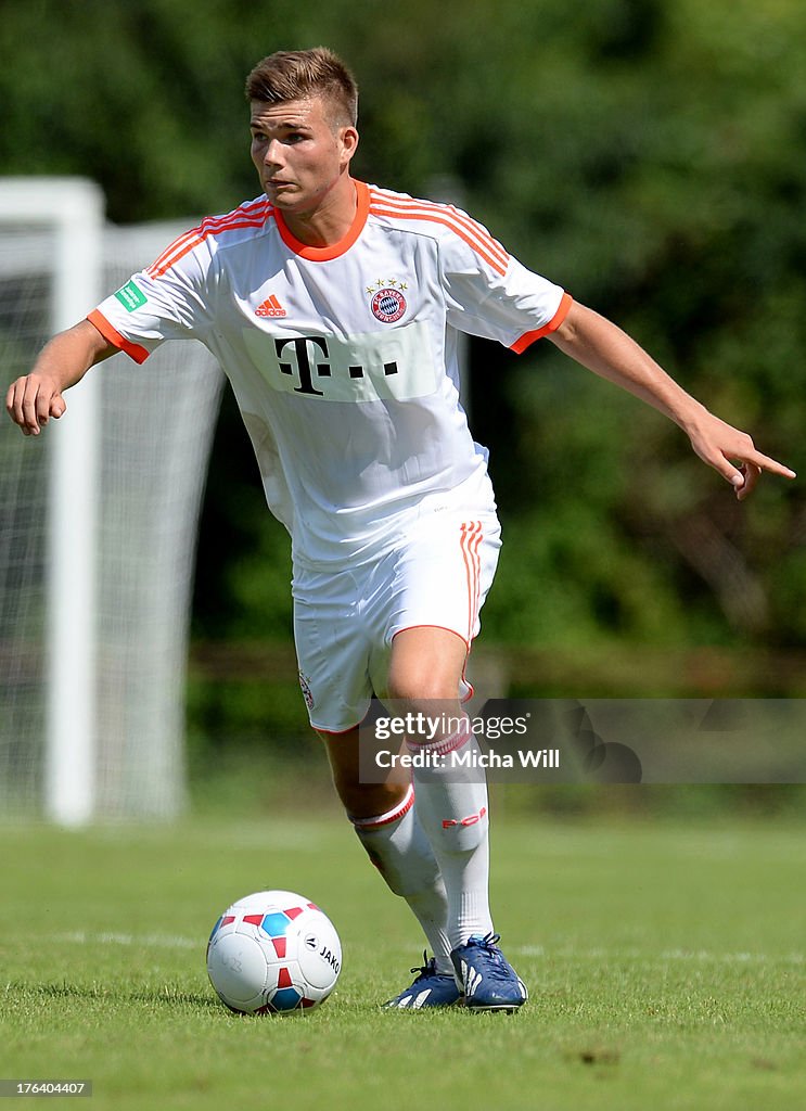 Eintracht Frankfurt v FC Bayern Muenchen - A Juniors