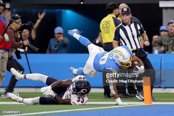 Austin Ekeler of the Los Angeles Chargers dives to score a touchdown past Jaylon Johnson of the Chicago Bears in the first quarter at SoFi Stadium on...