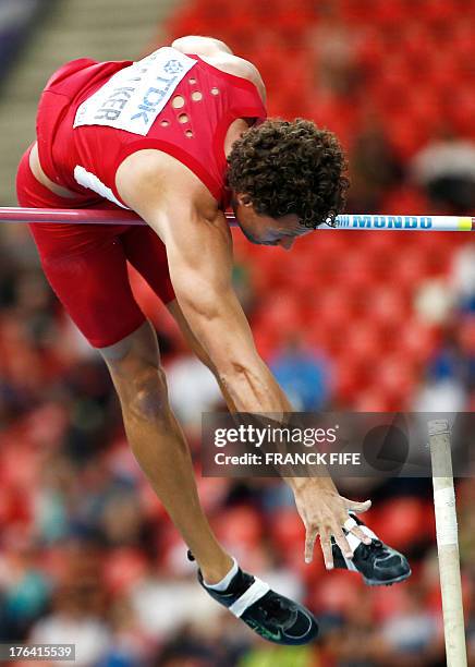 S Brad Walker competes in the men's pole vault final at the 2013 IAAF World Championships at the Luzhniki stadium in Moscow on August 12, 2013. AFP...