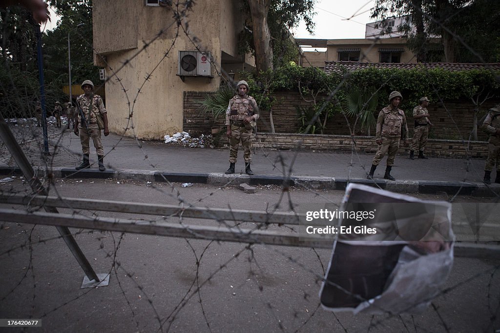 Egyptian Forces Threaten to Remove Pro Morsi Demonstrators