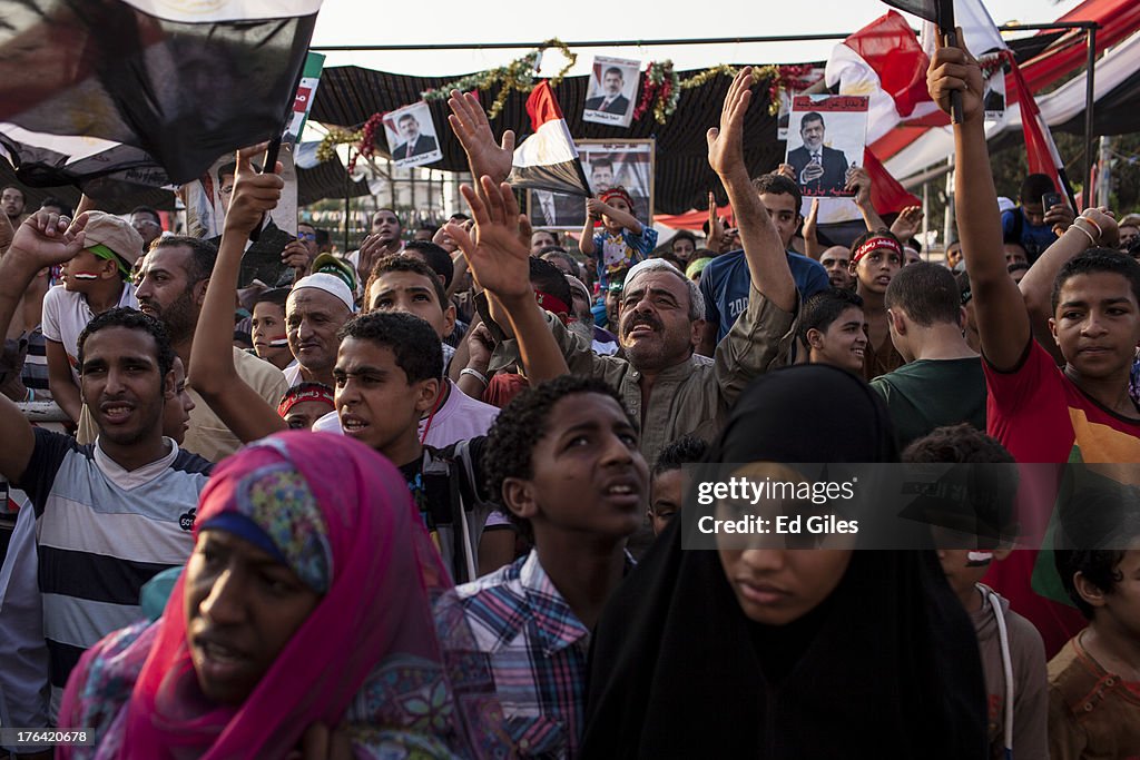 Egyptian Forces Threaten to Remove Pro Morsi Demonstrators