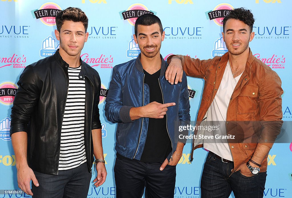 2013 Teen Choice Awards - Arrivals