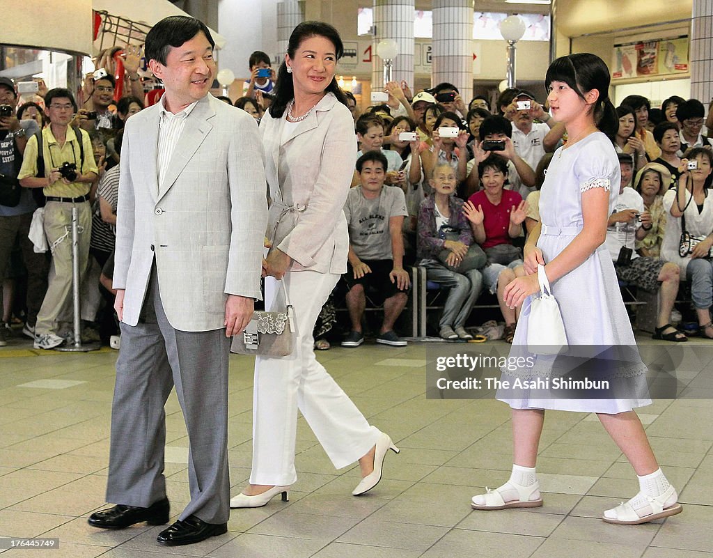 Japanese Crown Prince Family Visit Suzaki Villa