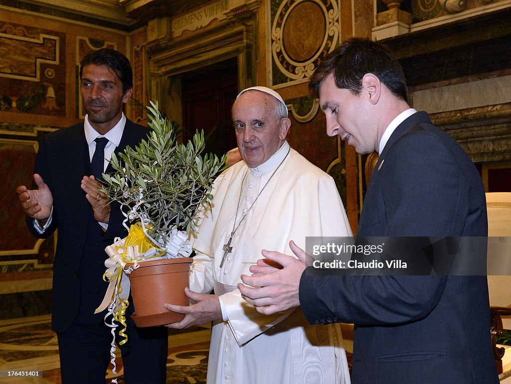 Pope In Italy Pope Francis exchanges gifts with Gianluigi Buffon of Italy and... News ...