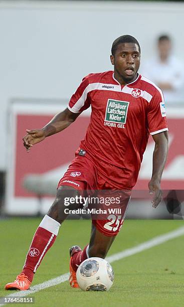 Olivier Occean of Kaiserslautern runs with the ball during the second Bundesliga match between SpVgg Greuther Fuerth and 1. FC Kaiserslautern at...