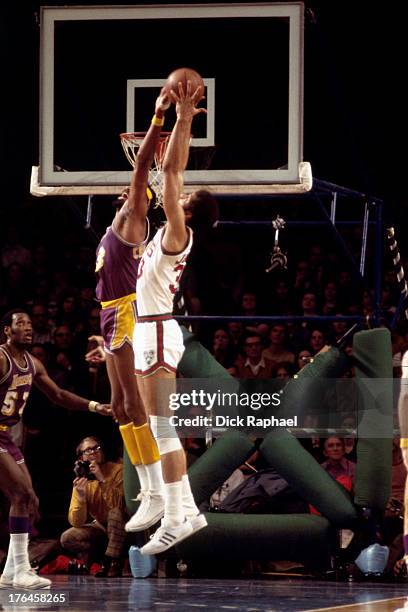 Wilt Chamberlain Kareem Abdul Jabbar Photos And Premium High Res Wilt Chamberlain Kareem Abdul Jabbar Photos And Premium High Res