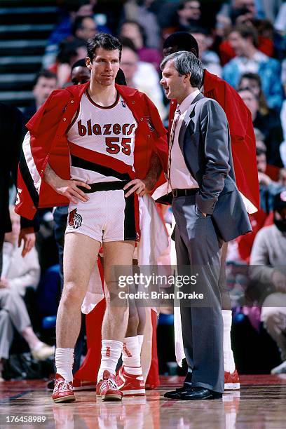 Head Coach Mike Schuler and Kiki Vandeweghe of the Portland Trail Blazers talk before a game played circa 1987 at the Veterans Memorial Coliseum in...