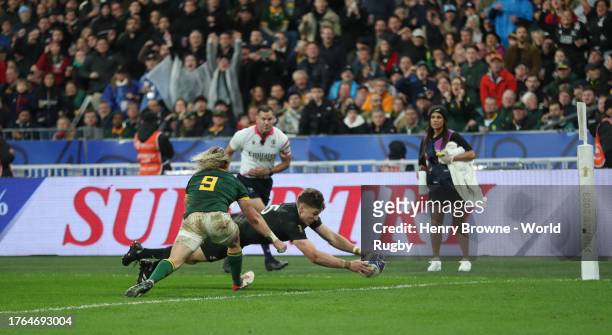 Beauden Barrett of New Zealand scores a try during the Rugby World Cup France 2023 Gold Final match between New Zealand and South Africa at Stade de...