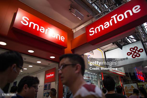 161 Smartone Stock Photos, High-Res Pictures, and Images - Getty Images
