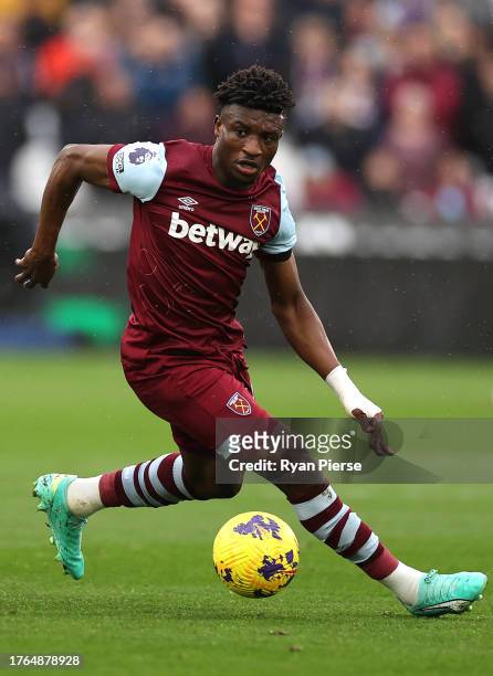 Mohammed Kudus of West Ham United controls the ball during the Premier League match between West Ham United and Everton FC at London Stadium on...