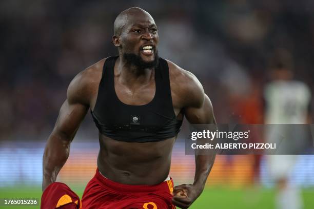 Roma's Belgian midfielder Romelu Lukaku celebrates after scoring the team's second goal during the Italian Serie A football match between AS Roma and...