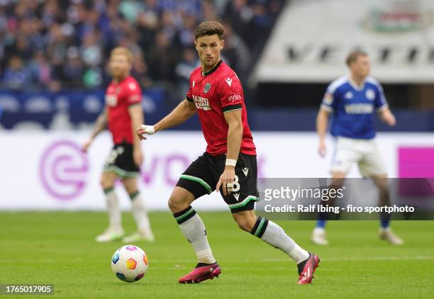Enzo Leopold of Hannover 96 plays the ball during the Second Bundesliga match between FC Schalke 04 and Hannover 96 at Veltins Arena on October 28,...