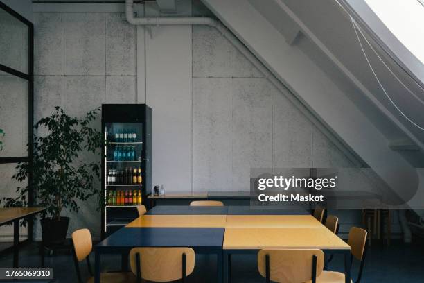 empty dining table near refrigerator at office cafeteria - cantina imagens e fotografias de stock