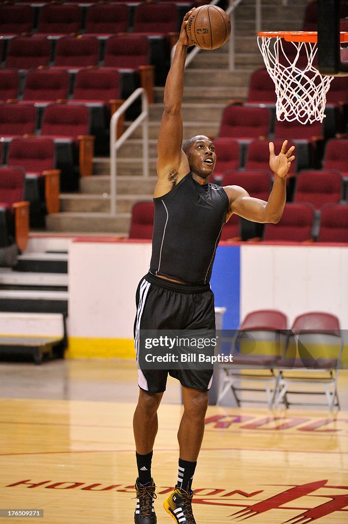 Dwight Howard works out with Hakeem Olajuwon