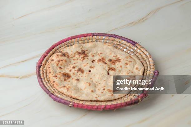 indian/ pakistani traditional bread, laal roti - chapatti stock pictures, royalty-free photos & images