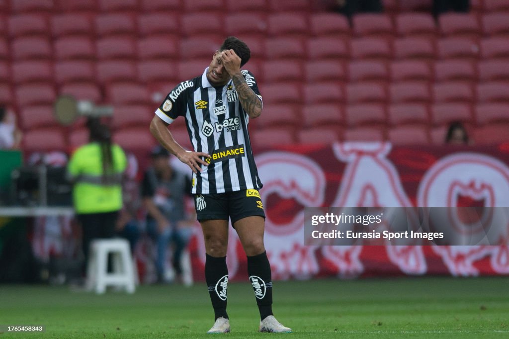Internacional v Santos - Brasileirao 2023
