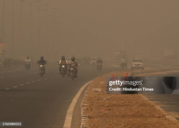 Vehicles moves at Dwarka Expressway , Heavy smog engulf the city as AQI turns " Severe Plus " on November 5, 2023 in New Delhi, India. Stringent...