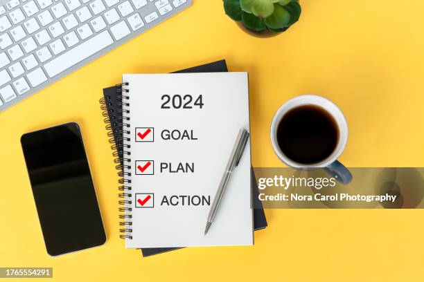 2024 new year goal plan action - new year's day stockfoto's en -beelden