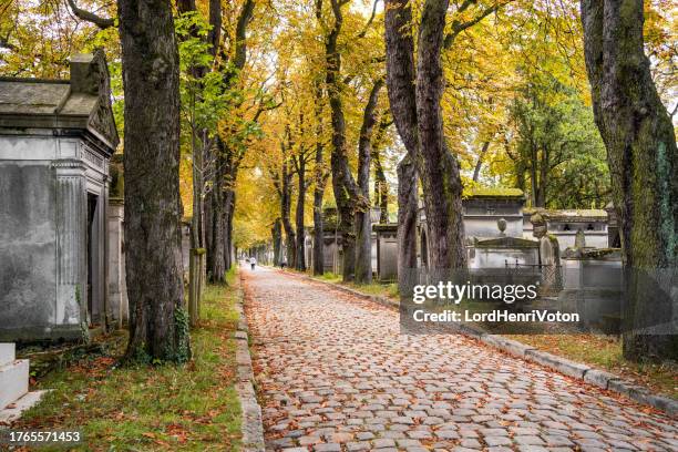 pere lachaise cemetery in paris, france - cemetery stock pictures, royalty-free photos & images