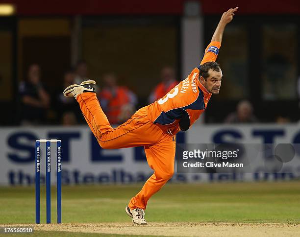 peter-borren-of-the-netherlands-in-action-bowling-during-the-yorkshire-bank-40-match-between.jpg